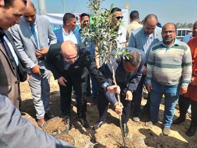 وزير التنمية المحلية ومحافظ بني سويف يتفقدان أعمال المبادرة الرئاسية للتشجير”  100 مليون شجرة