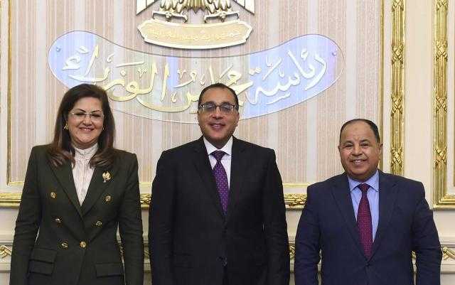 ١٠٠٠ جنيه مكافأة سنوية لكل سيدة تنجيب طفلين فقط