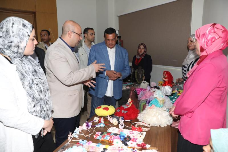 وزير التنمية المحلية ومحافظ بني سويف يفتتحان معرض آيادي مصر ضمن مبادرة دعم وتسويق المنتجات الحرفية والتراثية