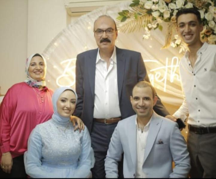 خطوبة سعيدة