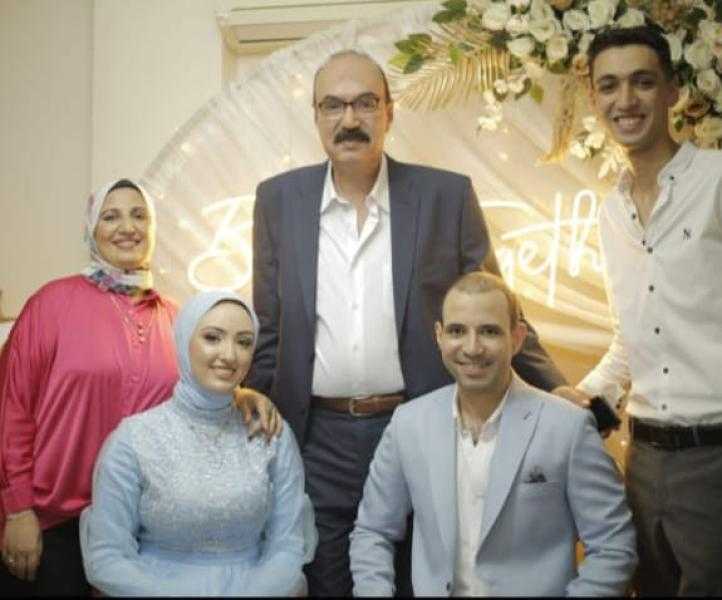 خطوبة سعيدة