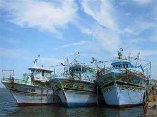توقف حركة الملاحة والصيد بميناء البرلس وسواحل كفرالشيخ لسرعة الرياح