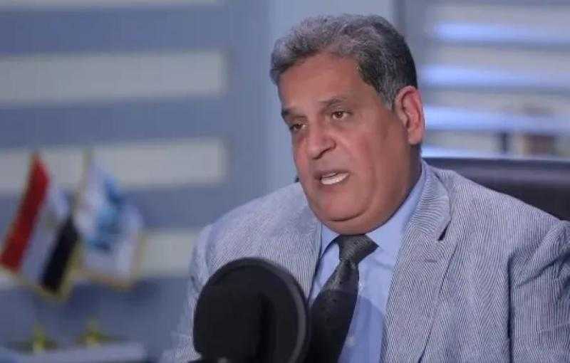 بورصة سعيدة..  حكايات وكواليس سوق المال مع الدكتور عاطف الشريف