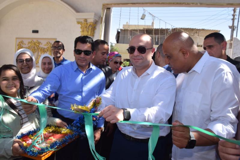 محافظ بني سويف ووزير الشباب والرياضة يفتتحان حمام السباحة التدريبي والملعب الخماسي بمركز شباب المدينة