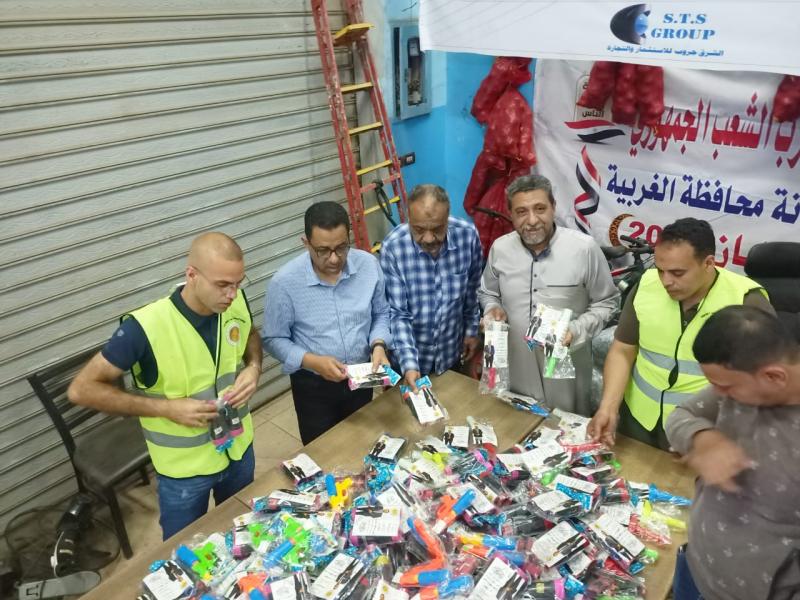 المهندس أيمن حافظ يُدخل الفرحة على أطفال الغربية بهدايا العيد 