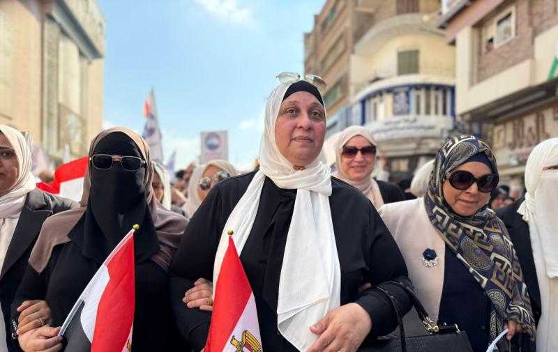 د غادة النحاس تقود مسيرة حاشدة للمشاركة في انتخابات الشيوخ