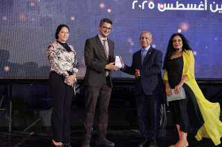 تكريم اسرة الاعلام بالاكاديمية العربية للعلوم والتكنولوجيا في ختام قمة الابداع للشباب العربي