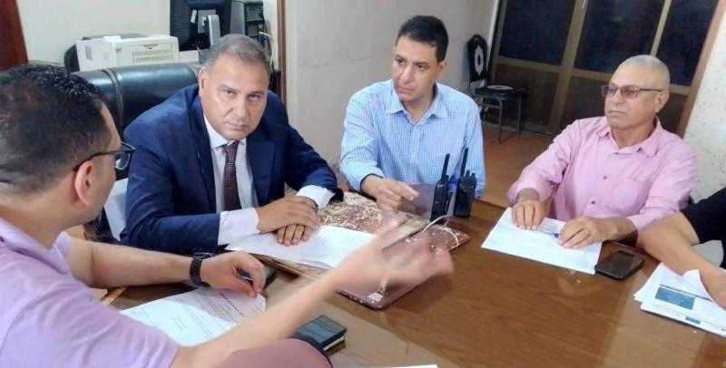يوسف: يناقش تنفيذ محطة معالجه صرف دمرو والحدادى ومحطات الروافع