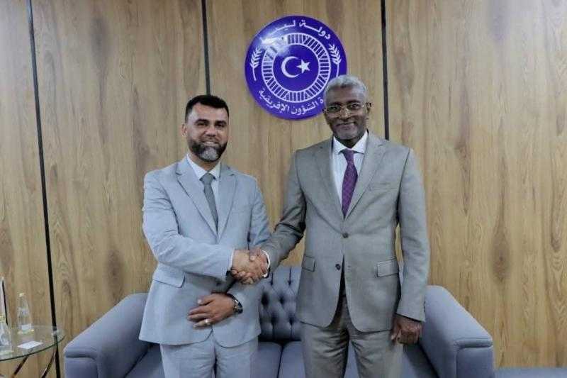 وزير الشؤون الافريقية الليبي يلتقي رئيس الهيئة العامة للمسرح والخيالة والفنون