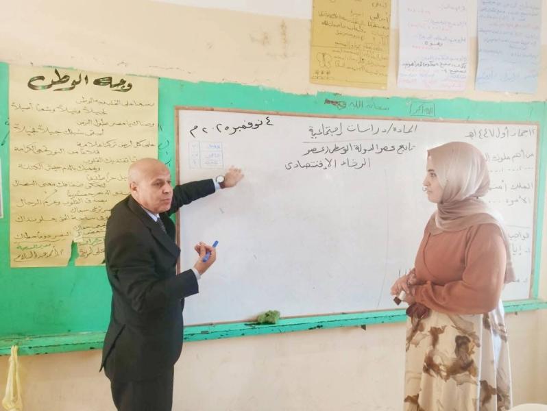 مدير الإدارة التعليمية بسيدي سالم 