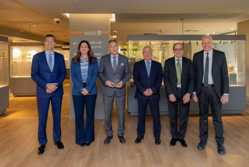 جائزة جديده تضاف لسجل إنجازات البنك الاهلي 