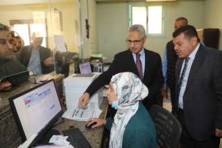 محافظ بني سويف يتفقد منظومة العمل بالمركز التكنولوجي