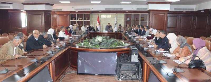 السكرتير العام  يتابع مستجدات وسير العمل في منطومة  التصالح ببني سويف